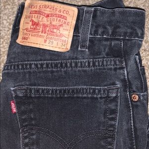 Black Levi’s cut off shorts